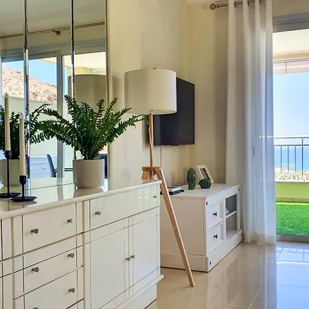 Апартаменты Ocean View & Sunset Palm-mar, Pool, Parking Эль-Пальмар